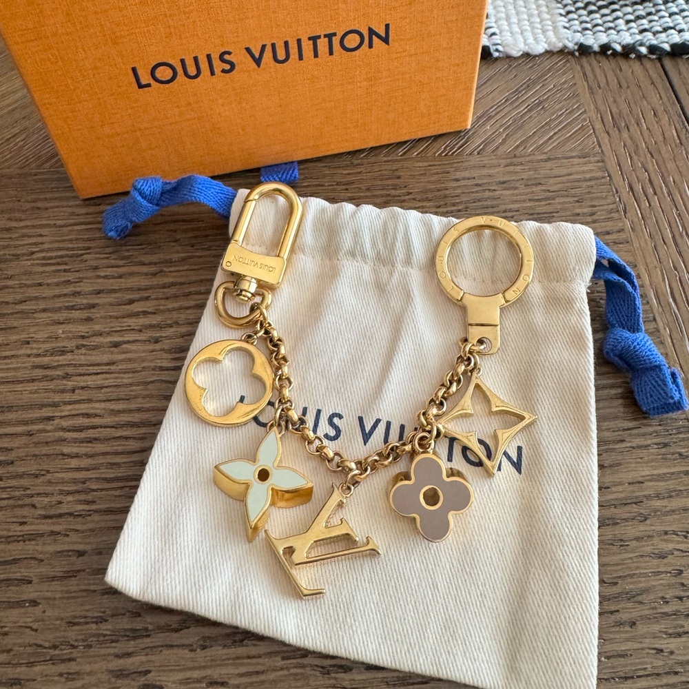 Louis Vuitton 🤎 Monogram Key Holder Bag charm